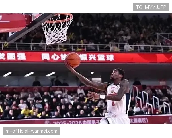 广东三外援合砍45分 团队协作力克青岛取七连胜